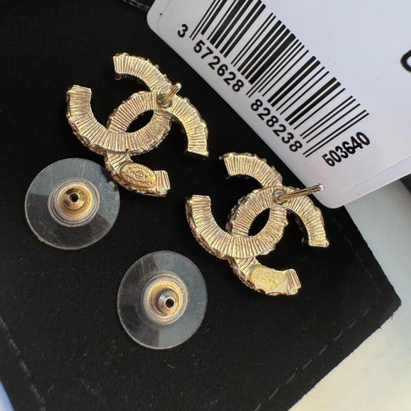 CHANEL CC Stud Earrings
Z2047 Gold/Black - Picture 7 of 9